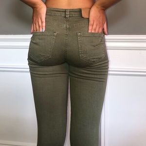 Distressed Capri Jeans